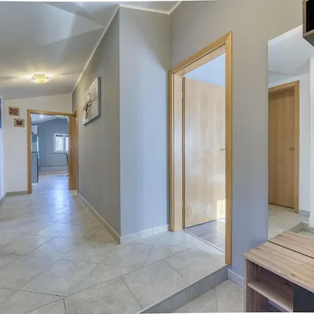 Ema-2 By Interhome דירה לובראן