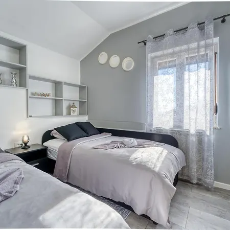 Ema-2 By Interhome Lovran