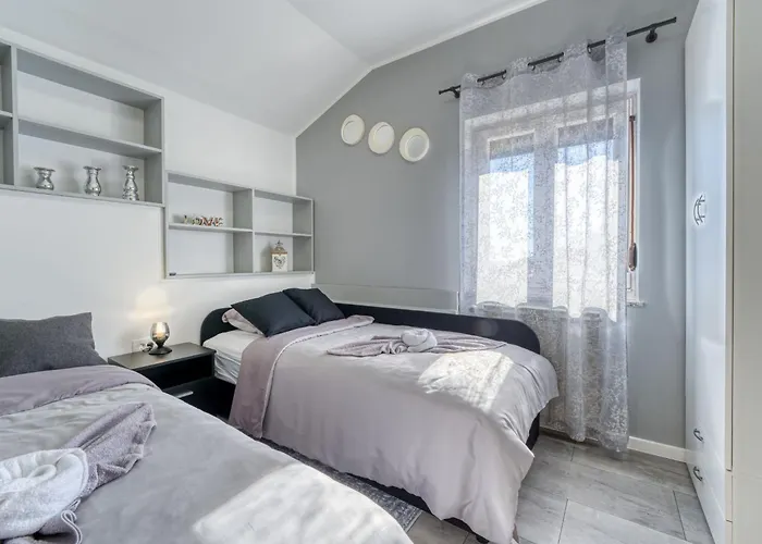 Ema-2 By Interhome Lovran