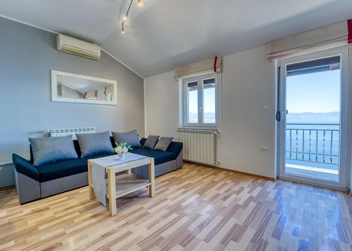 Ema-2 By Interhome * 洛夫兰